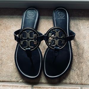 VGUC Navy Blue Tory Burch Millers Size 9
